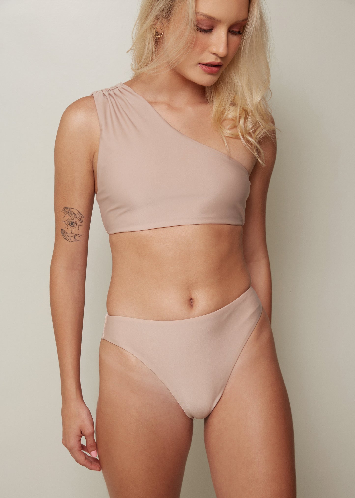 Calcinha Biquini Hot Pant Cavada Nude Fio Duplo
