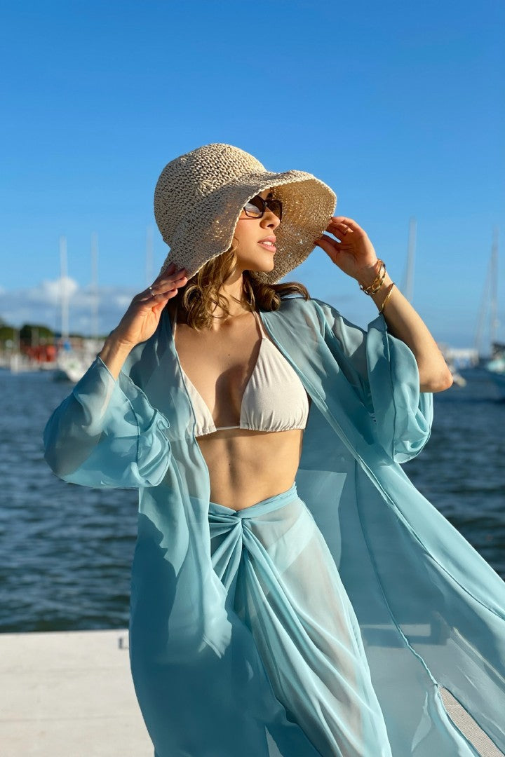 Modelo com saida de praia longa elegante na cor azul bebê em Joao Pessoa - PB