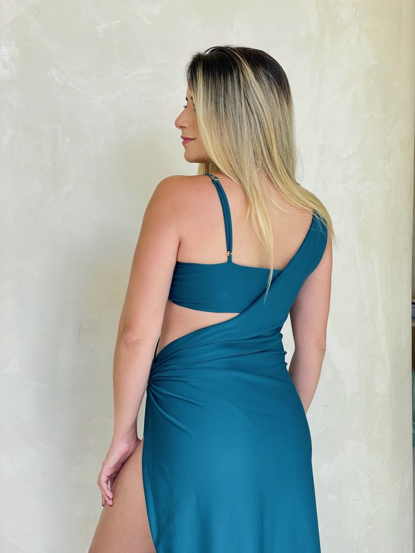 Modelo de costas vestindo uma Saída de banho elegante - vestido midi verde